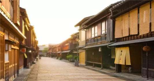 GoldenMasterFactory: How magical is Japanese Kanazawa leaf Foil?